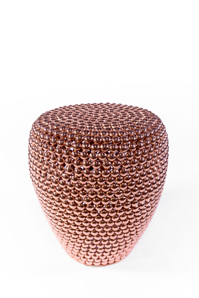 table d'appoint, guéridon en pastilles de métal cuivrées, de la marque Pols Potten, agence Parade