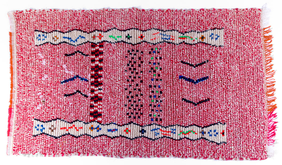 tapis vintage azilal, rouge et fluo, agence Parade
