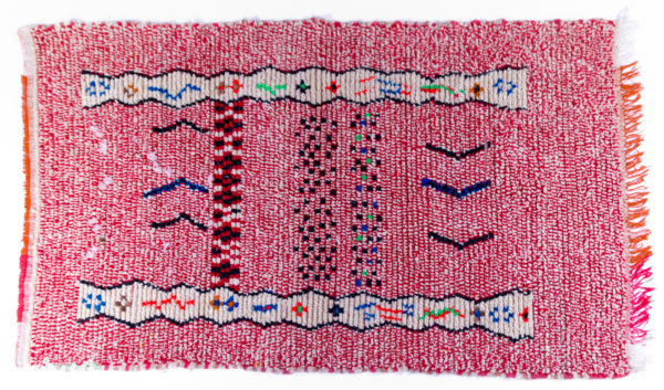 tapis vintage azilal, rouge et fluo, agence Parade