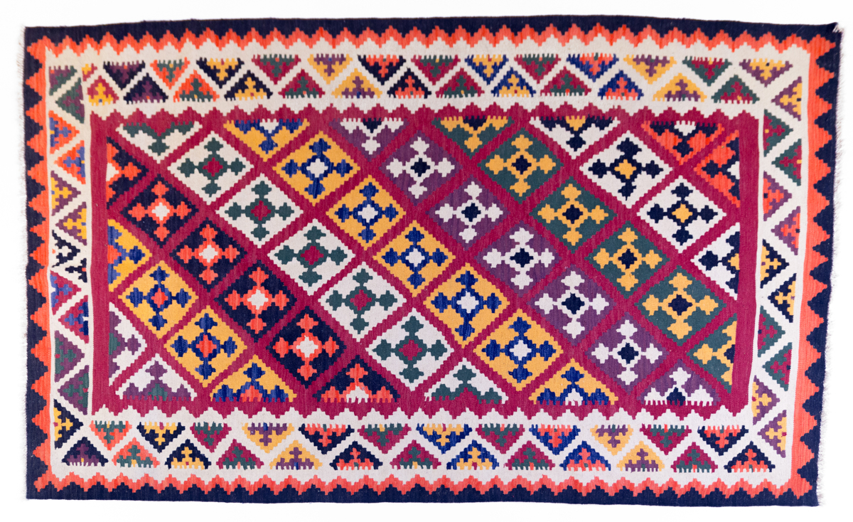 grand tapis kilim motifs orange beige et noir, agence Parade