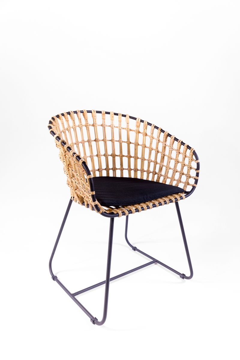 fauteuil en rotin et métal noir, Pols Potten, agence parade