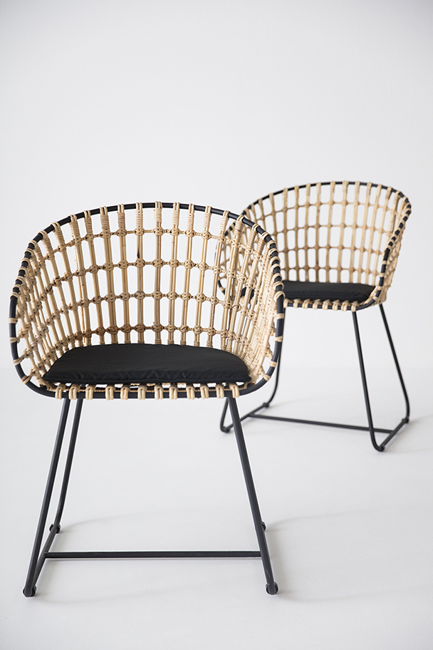 fauteuil en rotin et métal noir, Pols Potten, agence parade